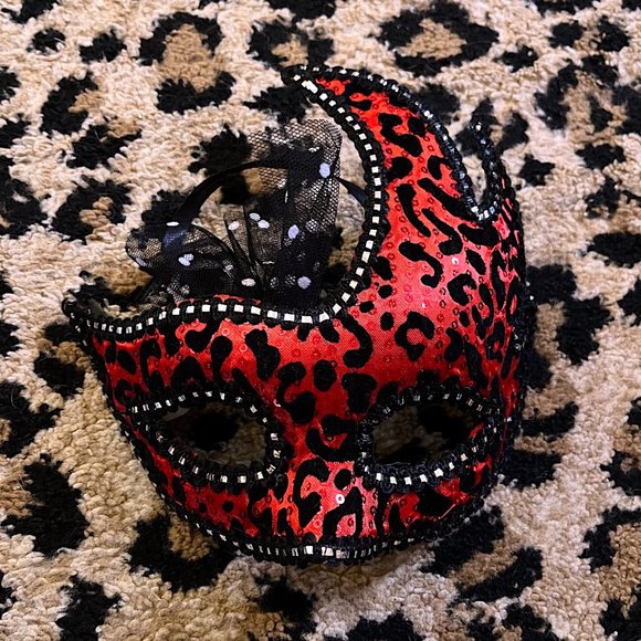 MASQUERADE RED AND BLACK LEOPARD ANIMAL PRINT DECORATIVE MASK - Picture 1 of 2